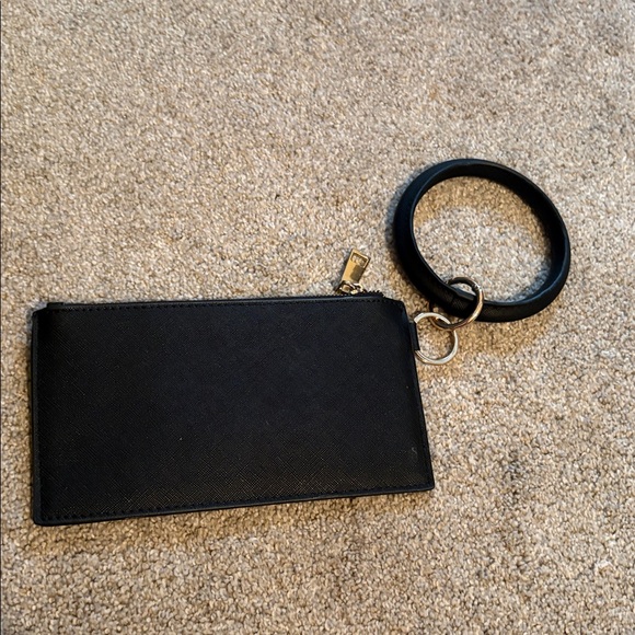 Stylish Black Wristlet Wallet with Keychain - Picture 1 of 3